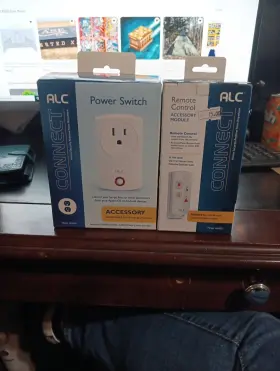 Ahss41 Alc Connect Power Switch Accessory White And Remote Controller - Both New Ahss41 Alc Connect Power Switch Accessory White And Remote Controller - Both New