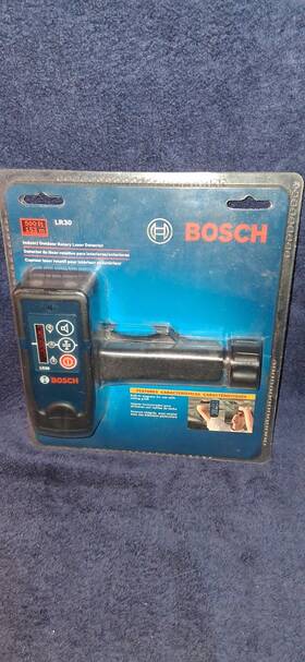 Bosch Lr30 Bosch..indoor/ Outdoor Rotary Lazer Detector Lr30..500ft Built In Magnets.new