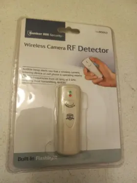 95053 Bunker Hill Security Wireless Camera Rf Detector With Built-in Flashlight