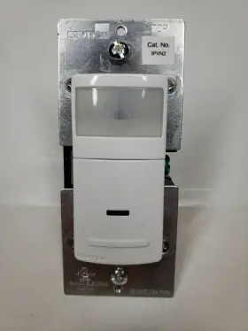 Ipvn2-1lw Leviton White Decora Motion Sensor Manual On Wall Box