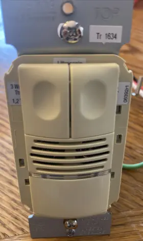 Wdt200-l Pass & Seymour 10 Of Wall Switch And Dual Tech V3 Occupancy Sensor 800w