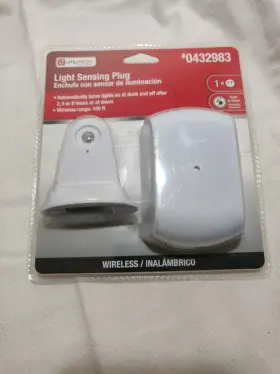 0432983 Utilitech Security Light Dusk-to-dawn Sensing Plug Wireless New 0432983 Utilitech Security Light Dusk-to-dawn Sensing Plug Wireless New