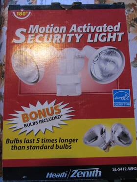 Zenith 016963541269 Heath / Sl-5412-wh2 180 Degree Motion Activated Security Light With Bulbs